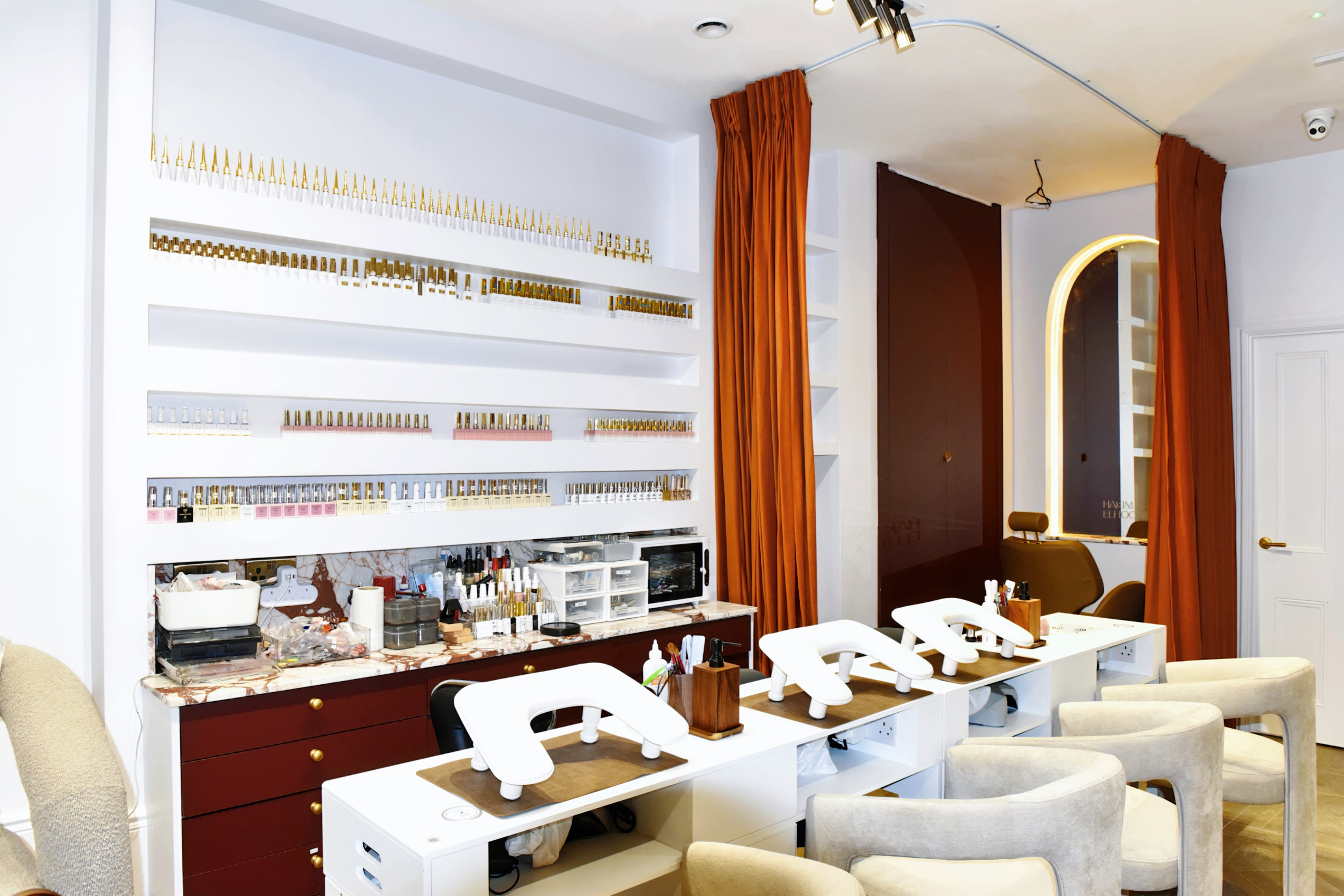 Styling stations with curtains